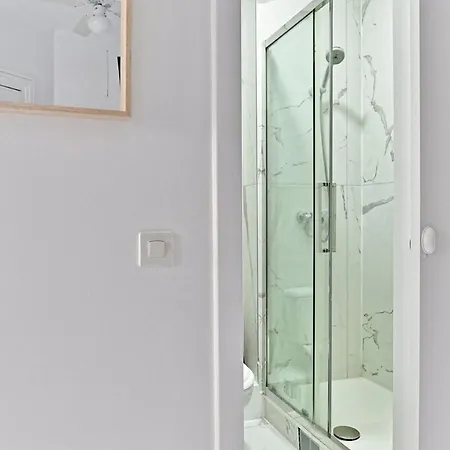 Apartment Black And White - Les Lilas- Iii