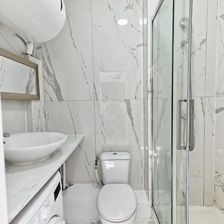 Apartment Black And White - Les Lilas- Iii Paris