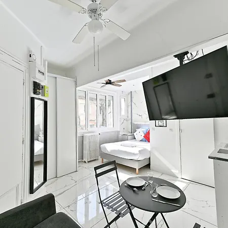 Black And White - Les Lilas- Iii Apartment