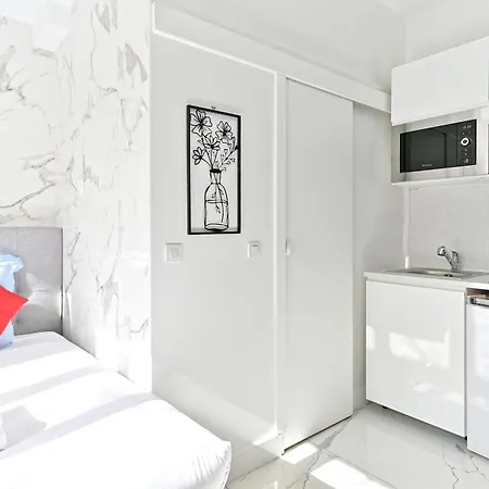 Apartment Black And White - Les Lilas- Iii