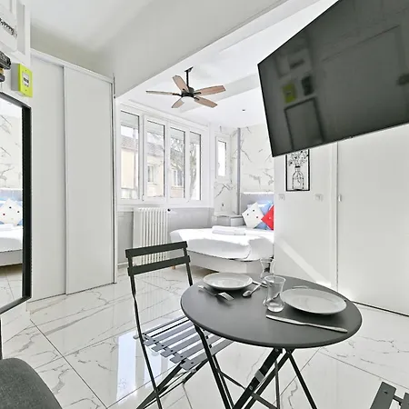 Black And White - Les Lilas- Iii Apartment Paris