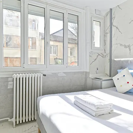 Apartment Black And White - Les Lilas- Iii *